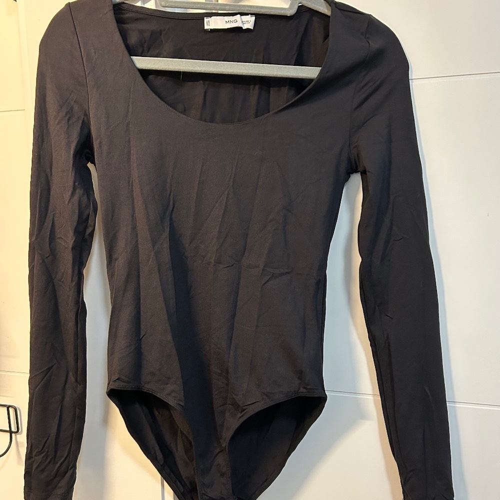 Low neck bodysuit